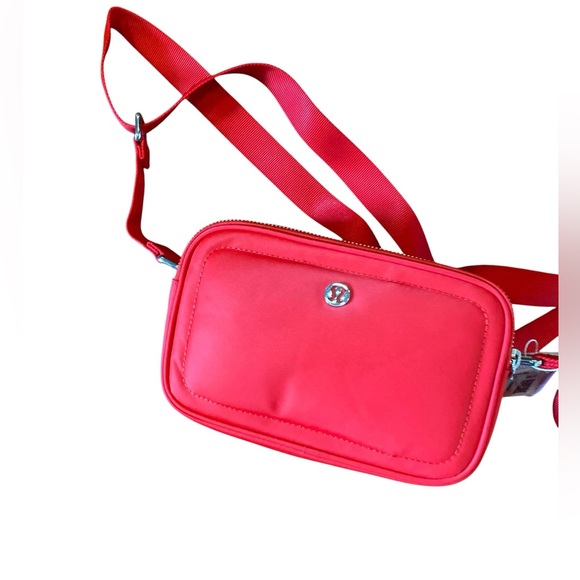 lululemon athletica Handbags - NWT Lululemon crossbody camera bad TRUE RED